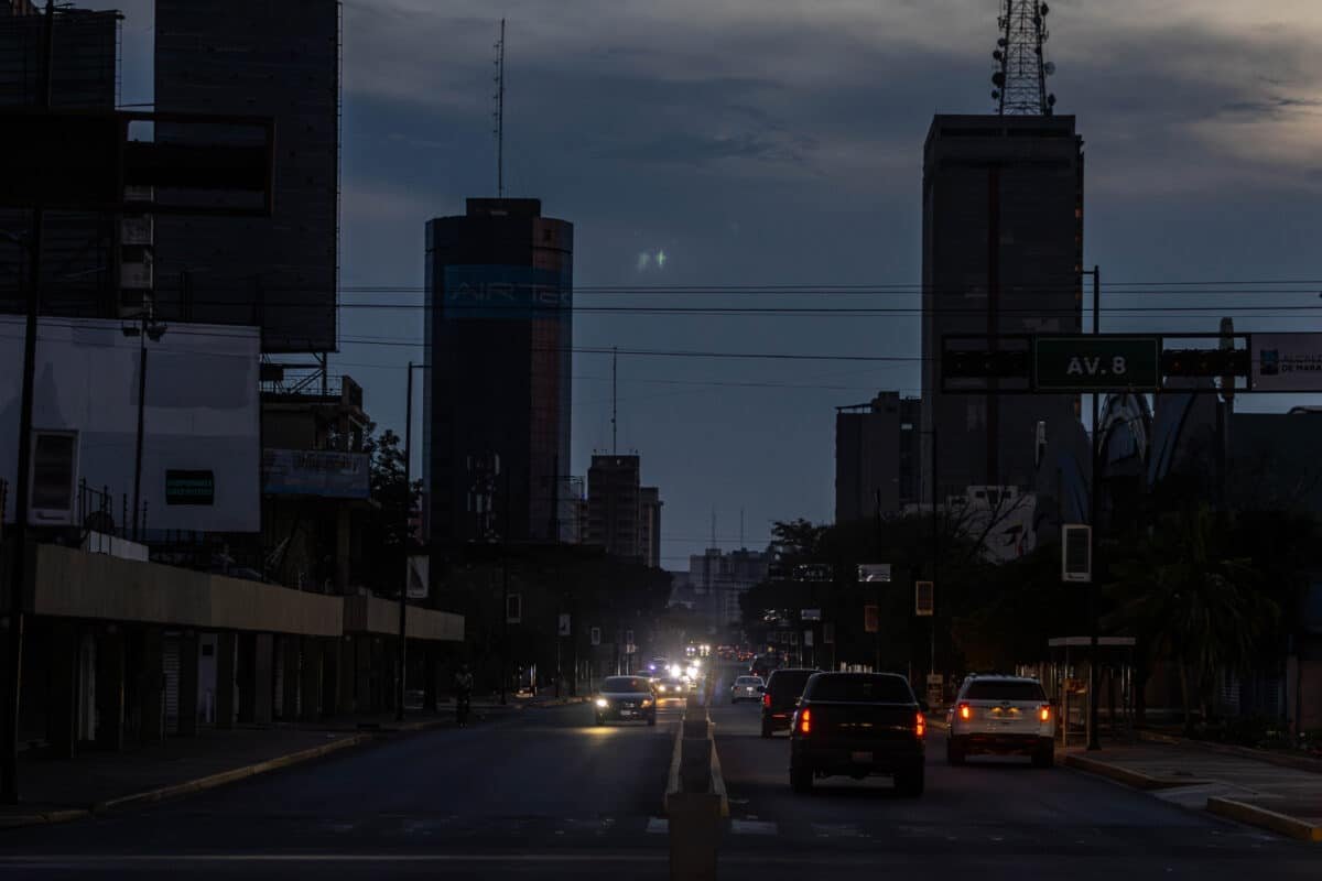 Crisis electrica en Venezuela: un panorama desolador ante la falta de personal calificado y fugas de capital financiero