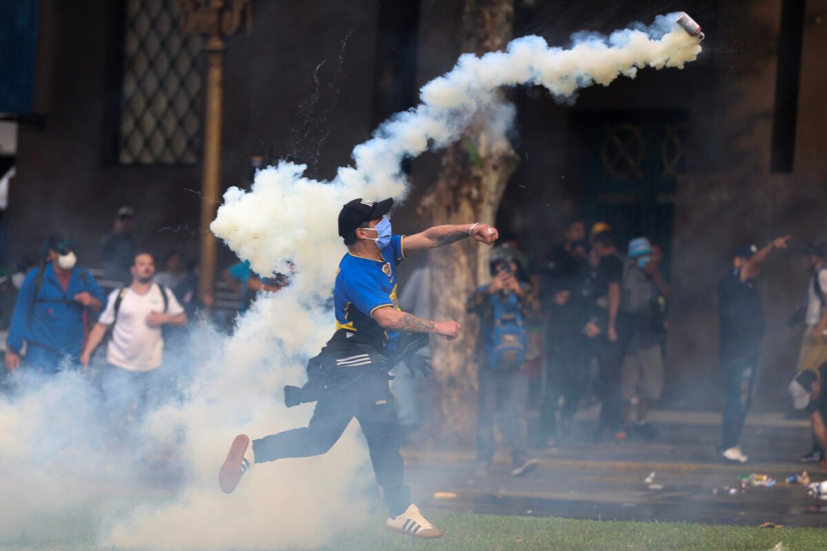 En imágenes: protestas de jubilados en Argentina dejan al menos 20 heridos y más de 100 detenidos