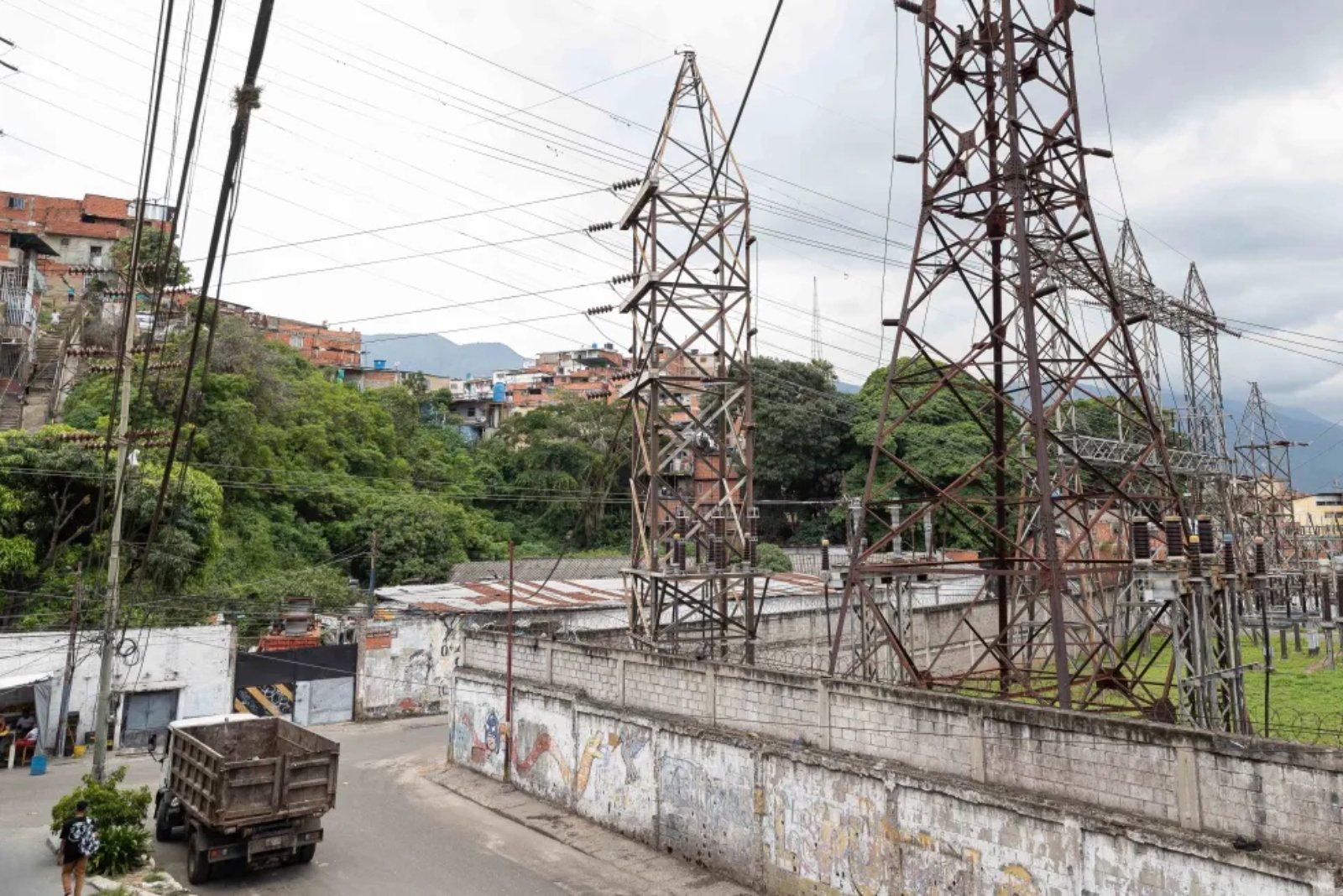 Así viven los venezolanos la crisis eléctrica: “La inestabilidad del servicio eléctrico es agotadora”