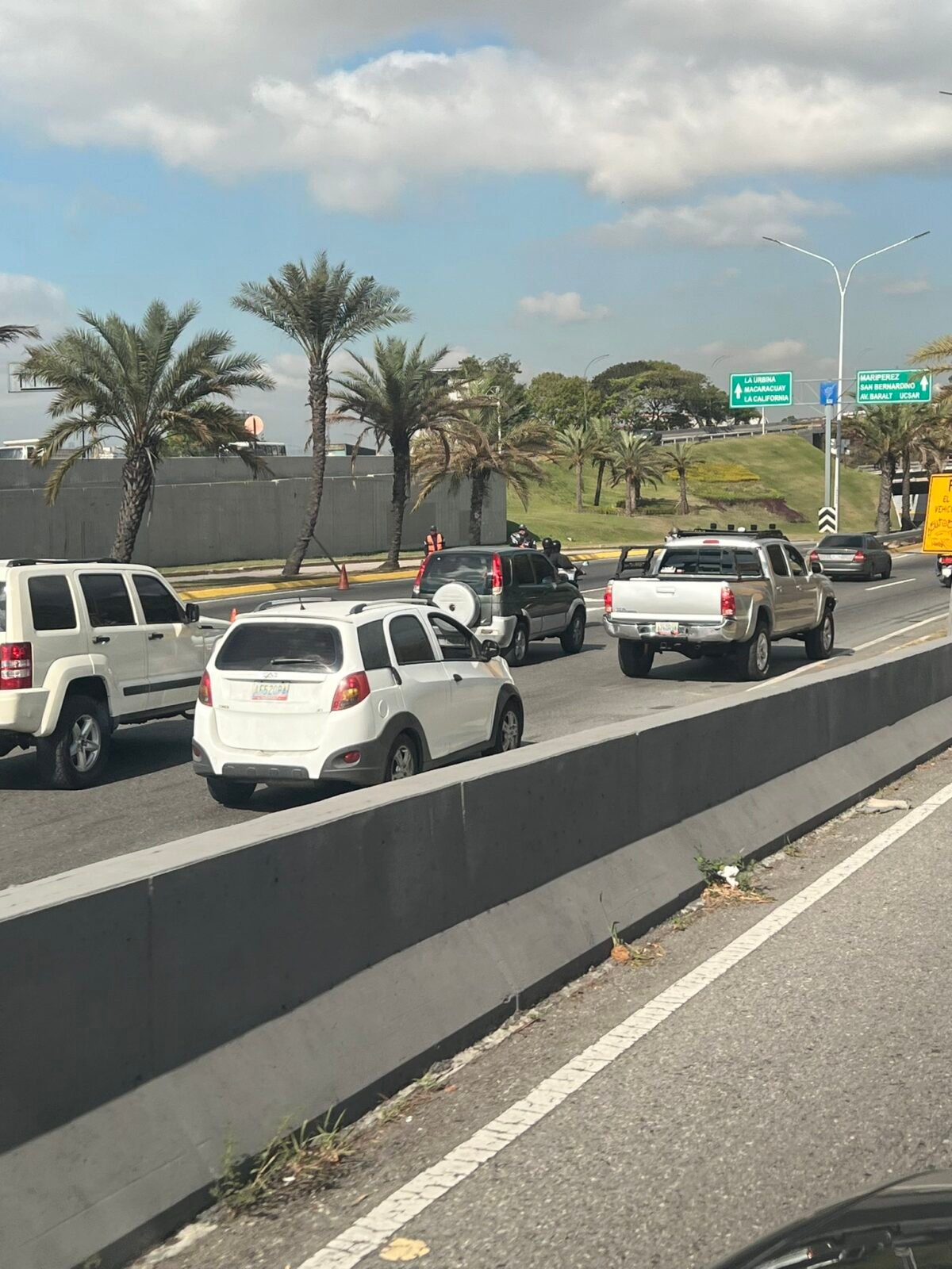 En imágenes: el cierre de la autopista Gran Cacique Guaicaipuro en Caracas