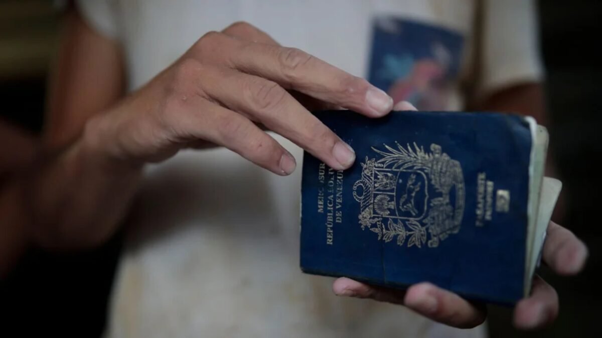 España permite nuevamente a los venezolanos el uso del pasaporte vencido:  ¿cuáles son las razones?