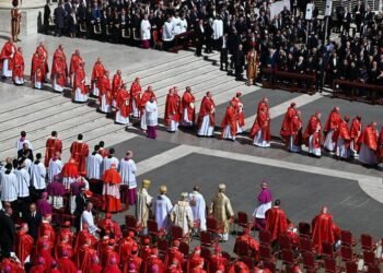 La homilía del funeral: El Papa no cesó de implorar la paz y ocuparse de los pobres y los migrantes