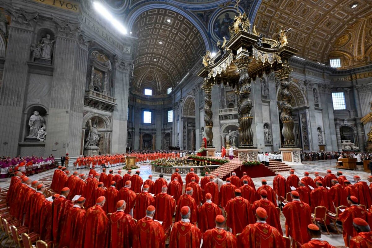 Oficiaron misa de inicio del cónclave para dar inicio al encierro de los cardenales