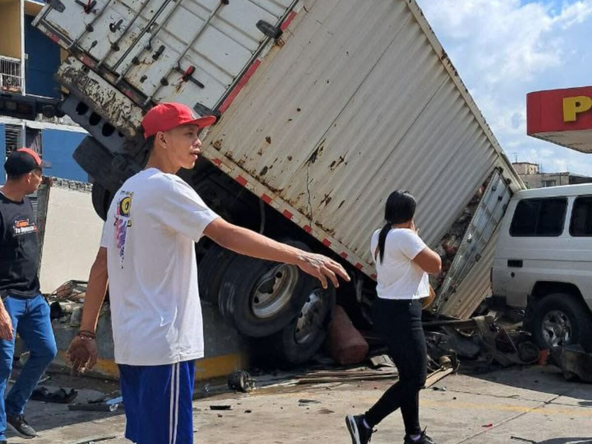 Un choque múltiple dejó cuatro muertos y varios heridos en la avenida principal de Maripérez