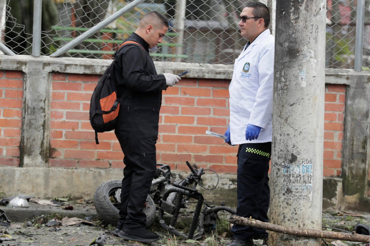 Atentados con bombas en Colombia dejaron un muerto y varios heridos