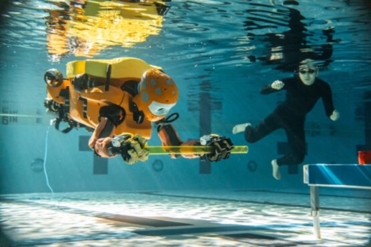Así es OceanOneK, el robot humanoide que permite “tocar” el fondo marino