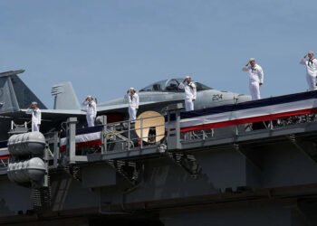 Trump envía el portaaviones más grande del mundo al Caribe mientras se intensifica la guerra contra las drogas