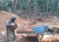 Ejército de Ecuador destruyó dos campamentos de minería ilegal en zona fronteriza con Colombia