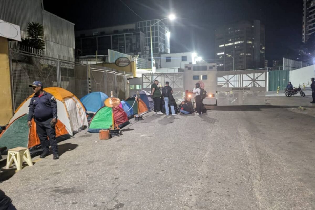 En imágenes: familiares de presos políticos cumplen 13 días en vigilia pidiendo libertad