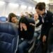 VIDEO: Una influencer se grabó gritando en un avión y tuvo que dar explicaciones sobre su ataque de pánico