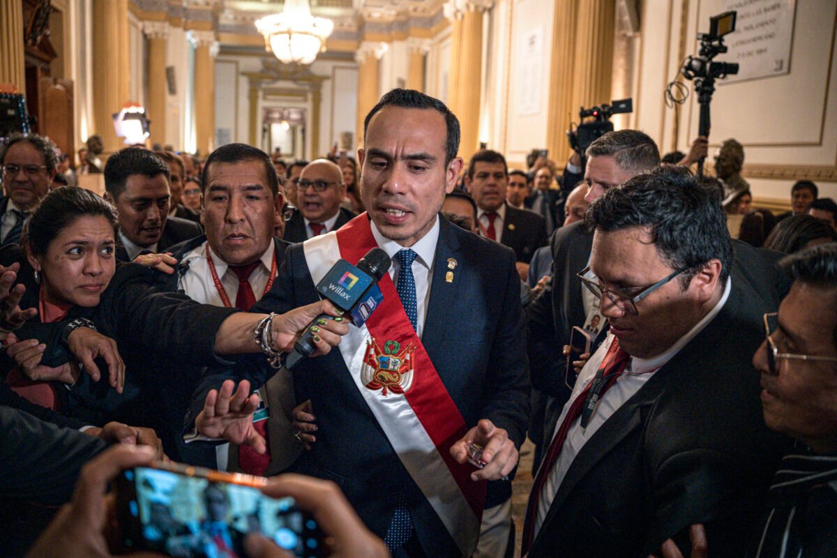 José Jerí asumió como presidente interino de Perú tras destitución exprés de Boluarte