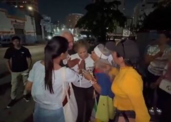 La conmovedora reacción de la madre de Andreina Rodríguez tras su excarcelación de El Helicoide (VIDEO)