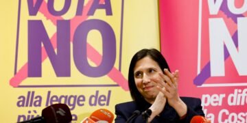 El voto de los jóvenes y el miedo a una deriva autoritaria en la línea de Trump, claves en la derrota de Meloni