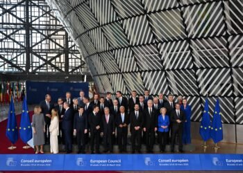 Europa busca una salida diplomática para desbloquear el estrecho de Ormuz frente al belicismo de Trump