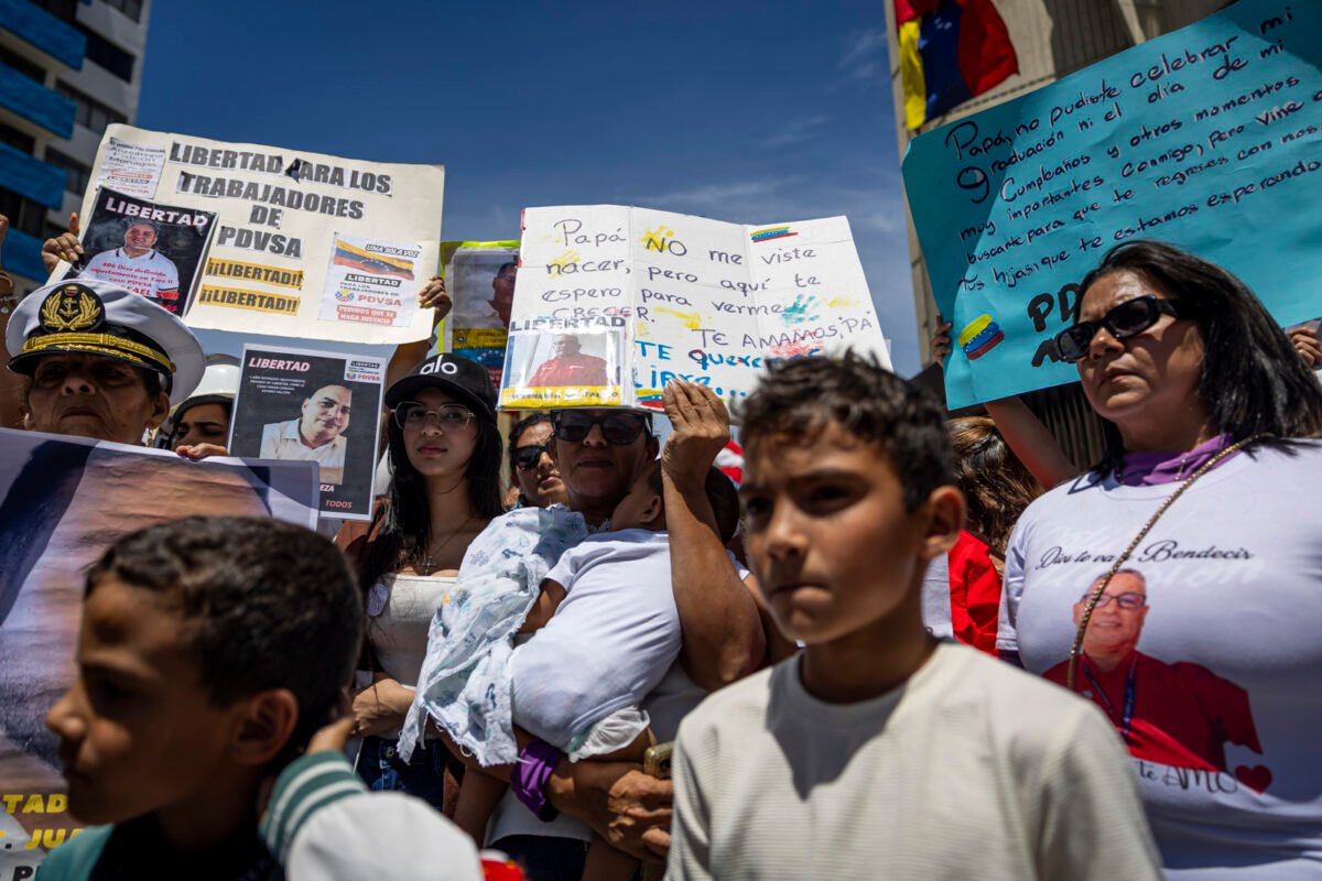En imágenes: el viacrucis de los familiares de trabajadores de PDVSA detenidos