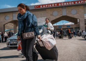 Miles de iraníes huyen a Turquía: “Atacan objetivos no militares”