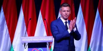 Péter Magyar, el abogado forjado en el sistema de Orbán que se erige como el único capaz de derribarle