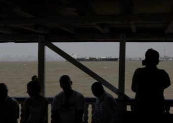 ¿Qué barcos están cruzando el estrecho de Ormuz? El tránsito crece en la última semana, aunque muy lejos de los niveles preguerra