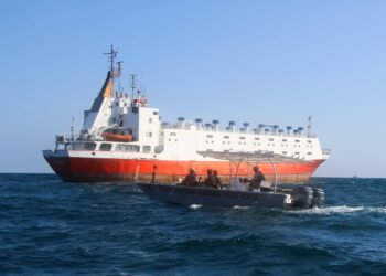 Los piratas somalíes resurgen a la sombra de las crisis en el Golfo y el mar Rojo