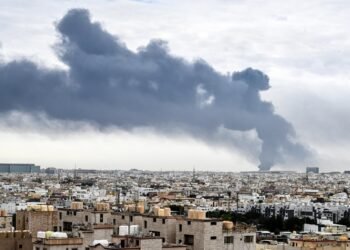 Irán golpea las infraestructuras críticas de los países del Golfo en respuesta al ultimátum de Trump