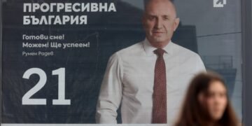 Bulgaria acude a las urnas con el expresidente prorruso Rumen Radev como favorito