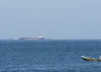 Pagar un peaje a Irán por cruzar el estrecho de Ormuz: una moderna piratería contraria al derecho internacional