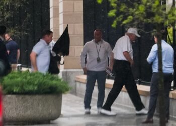 Trump vuelve a dar prioridad a la reapertura del estrecho de Ormuz al acercarse el fin del ultimátum a Irán