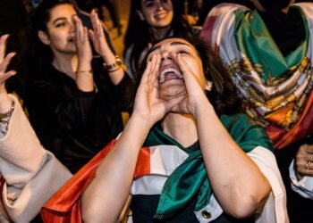 Irán confisca los bienes de iraníes acusados de “alinearse con el enemigo”