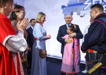 La crisis económica erosiona la masiva popularidad de Putin