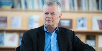 Stephen Kinzer, historiador: “Cualquier Gobierno que llegue al poder en Irán respaldado por Estados Unidos no tendrá legitimidad”